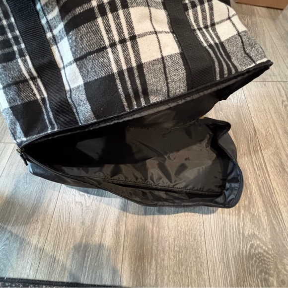 DSW Exclusive Black & White Plaid Weekender Bag Travel, Carry On Bag NEW - Picture 11 of 11